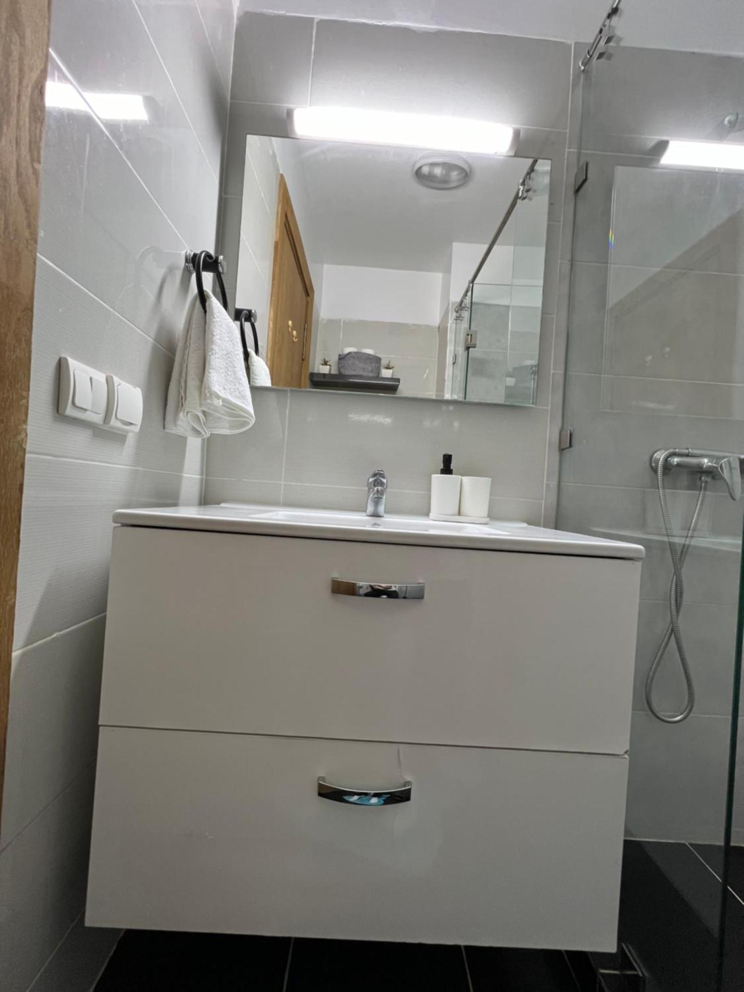 Appartement Pied Dans L'Eau Avec Piscine Aourir Exterior photo